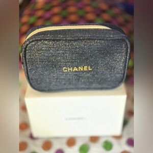 CHANEL Beaute Holiday Edition Navy Blue with Gold Accent Pouch Case NWB GW